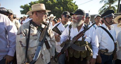 Los l&iacute;deres de las autodefensas en el aniversario del lunes.