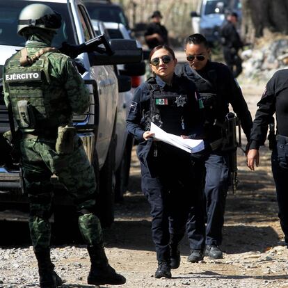 Members of the Mexican Army and Police work at the site of an explosive attack against a police patrol in Tlajomulco de Zu�iga, a suburb at the city of Guadalajara, Jalisco State, Mexico on July 12, 2023. An explosives attack on a police patrol left six people dead and a dozen wounded in one of the regions of Mexico worst hit by drug cartel-related violence, authorities said Wednesday. (Photo by ULISES RUIZ / AFP)