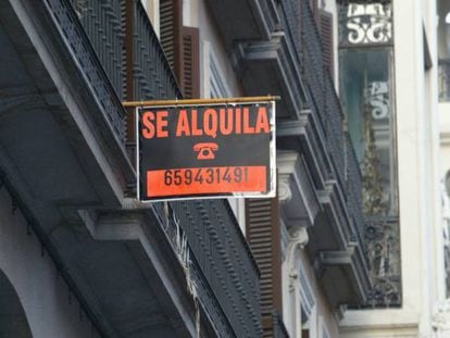 Anuncio de un alquiler en Madrid, en una imagen de archivo,