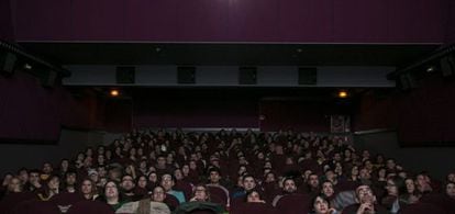 Una sala de cine en Barcelona llena de público. / Massimiliano Minocri