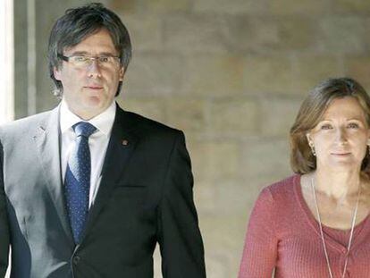 Carles Puigdemont y la presidenta del Parlament, Carme Forcadell.