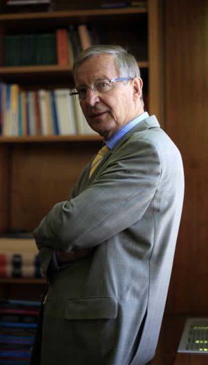 Juergen B. Donges es Catedrático en Macroeconomía