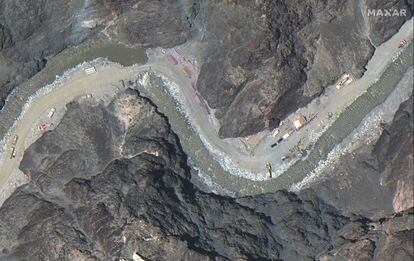 Imagen de satélite de la construcción de una carretera en línea fronteriza entre China e India, en el este de Ladakh, entre China e India, el pasado lunes.