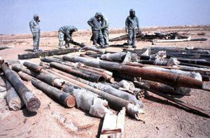 Inspectores de la ONU, a punto de destruir proyectiles iraquíes cargados de gas sarín.