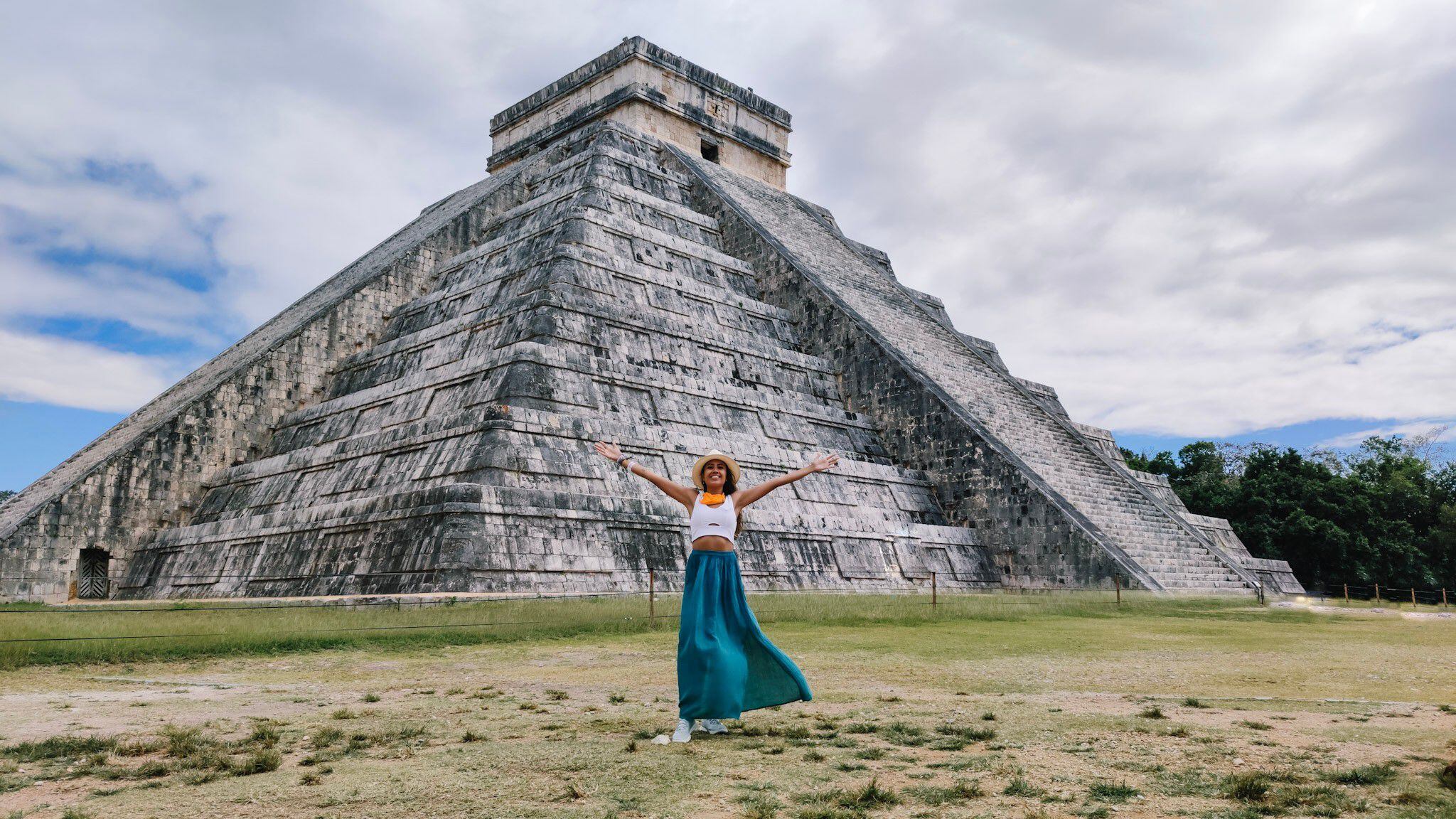 Templo maya-tolteca de Kukulcán, también conocido con el nombre de El Castillo, en el sitio arqueológico de Chichén Itzá, en la península de Yucatán (México). 