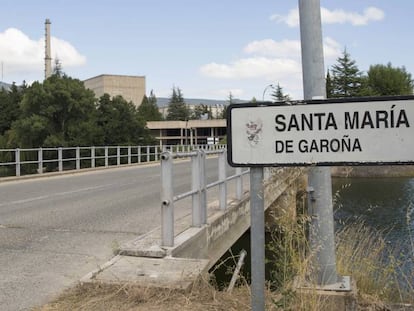 Acceso principal de la central nuclear de Santa María de Garoña (Burgos).