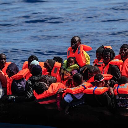 Migrantes rescatados por el ‘Astral’, de la ONG Open Arms, el pasado abril.