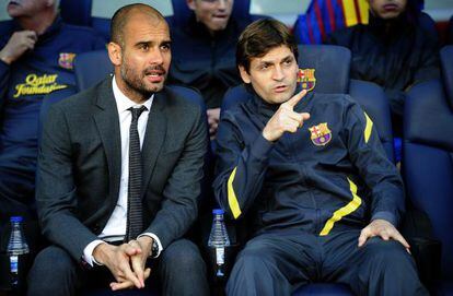 Pep Guardiola, sentado junto a Tito Vilanova en el banquillo del Camp Nou.