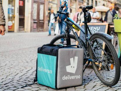 La Seguridad Social derrota a Deliveroo: un juez sentencia que sus riders son falsos autónomos