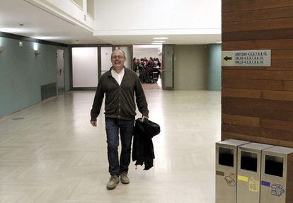 El alcalde donostiarra, Juan Carlos Izagirre, a su llegada al auditorio Kursaal, en San Sebastián, donde los principales dirigentes de EH Bildu han seguido los resultados electorales.