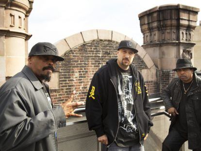 Los miembros del grupo Cypress Hill, de izquierda a derecha: Sen Dog, B- Real y Eric Bobo, posan en Nueva York.