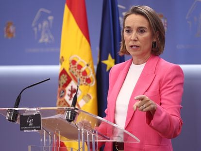 La secretaria general del PP, Cuca Gamarra, este martes en una rueda de prensa en el Congreso.