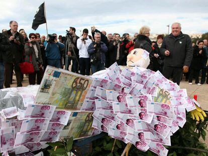 Protesta en Alcanar (Montsi&agrave;, Catalu&ntilde;a) por la indemnizaci&oacute;n del caso Castor.  