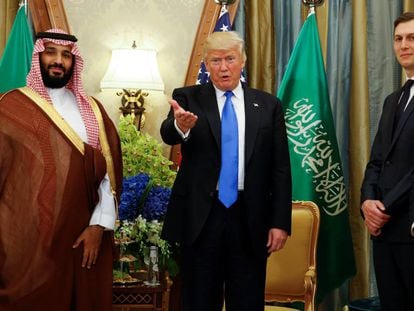 Trump junto al heredero saudí Mohamed bin Salmán y su yerno, en mayo de 2017 en Riad.