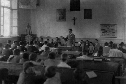 Una escuela pública vasca, en los años cuarenta.