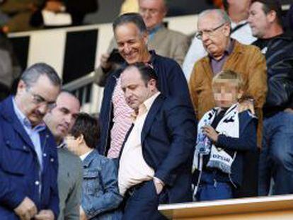 Jos&eacute; Laparra (con camisa clara) en un partido del Castell&oacute;n contra el Benidorm en 2010.