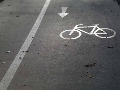 Señal del carril bici en una ciudad española.