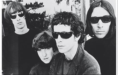<b>Moe Tucker (segunda por la izquierda), de The Velvet Underground, nuevo icono involuntario del Tea Party.</b>