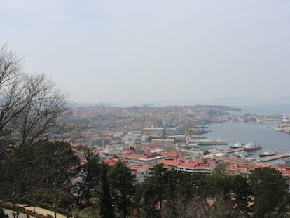 Panorámica del puerto desde el monte o Castro.