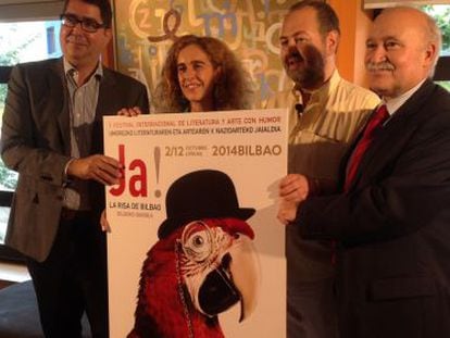 Gonzalo Olabarria e Ibone Bengoetxea junto al director del certamen Juan Bas y el director de la fundaci&oacute;n BBK, Gorka Mart&iacute;nez.