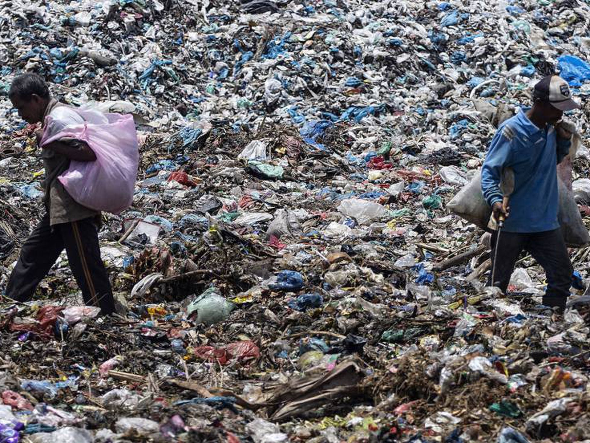 Relativo Dictar estoy enfermo Cerco al tráfico internacional de residuos plásticos que contaminan los  océanos | Sociedad | EL PAÍS