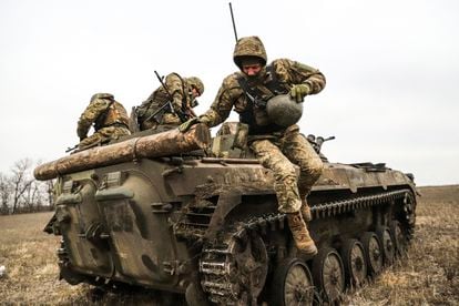 Militares ucranios durante unas maniobras en la región de Zaporiyia, el 24 de enero.