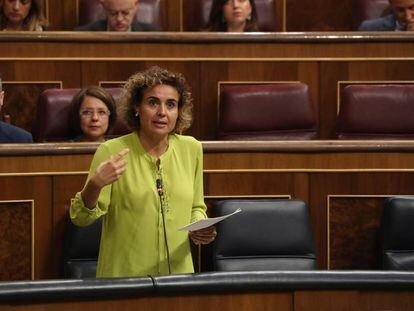 La ministra de Sanidad, Servicios Sociales e Igualdad, Dolors Montserrat, el miércoles en el Congreso. 