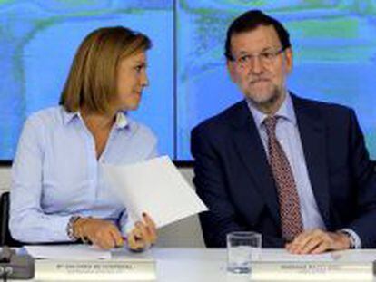 El presidente del Gobierno y del PP, Mariano Rajoy y la secretaria general de los populares, Mar&iacute;a Dolores de Cospedal. 
