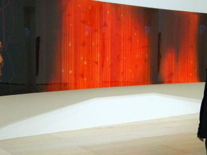 Darío Urzay, ante su obra expuesta en el Guggenheim.