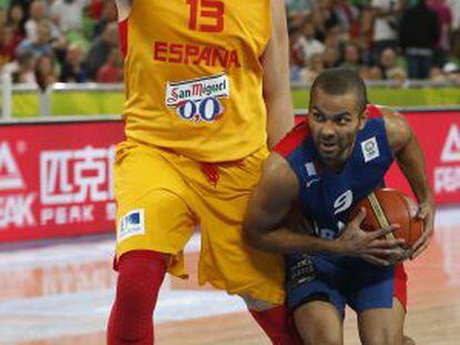 Parker trata de irse de Marc Gasol.