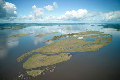 Vista aerea del algunas de las islas que fueron inundadas tras la construcción de Belo Monte, sobre el río Xingú.