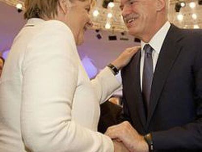 Papandreu promete a Merkel que cumplirá a rajatabla el plan de ajuste