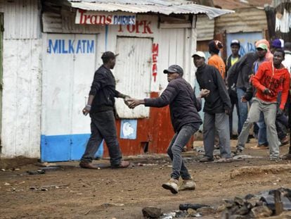 Protestas en el barrio chabolista de Kawangware, en Nairobi, por los resultados electorales. En vídeo, las conclusiones de la misión de observadores de la UE.