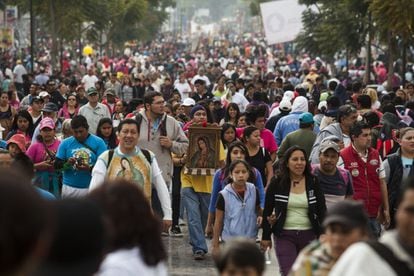 Peregrinos marchando hacia la Basílica de Guadalupe, México, en una foto de archivo de 2019 cuando acudieron alrededor de 20 millones de personas.
