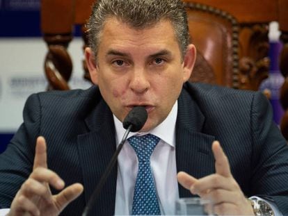 El fiscal Rafael Vela habla en una rueda de prensa en Lima, el 19 de junio.