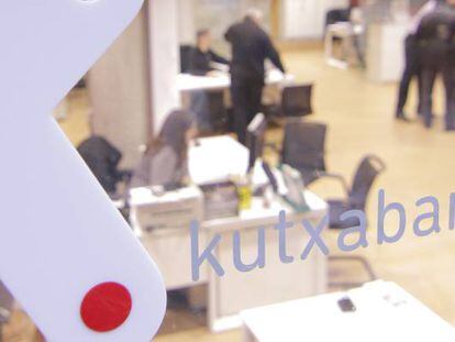 Kutxabank aprovecha su red para la venta de seguros.