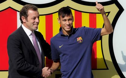 Rosell y Neymar, el d&iacute;a en el que el brasile&ntilde;o fue presentado con el Bar&ccedil;a.