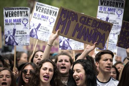 Manifestación estudiantil contra la sentencia del caso de La Manada en Barcelona.