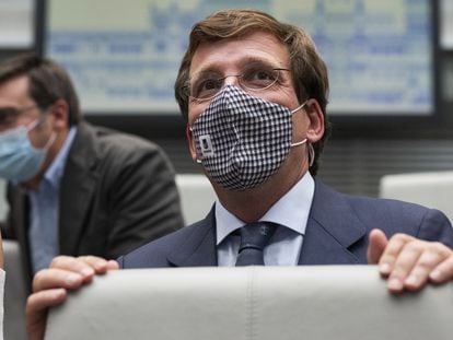 El alcalde de Madrid, José Luis Martínez-Almeida, durante una sesión en el Palacio de Cibeles, en Madrid, en septiembre.