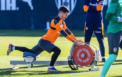 José Luis Gayà, en una sesión de entrenamiento en la Ciudad Deportiva de Paterna.