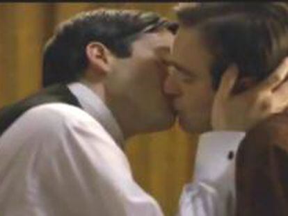 Escena de Downton Abbey censurada en la televisión griega.