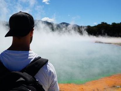 Lagos de azufre, grafito y otros minerales en la zona volcánica de Rotorua