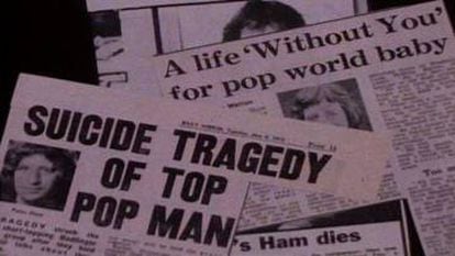 Varios periódicos recogen la muerte del líder de Badfinger, Pete Ham, en 1975. Se suicidó con 27 años.