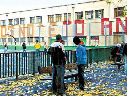 Ambiente de la plaza del Corazón de María, que será derribada para hacer un aparcamiento y un parque.