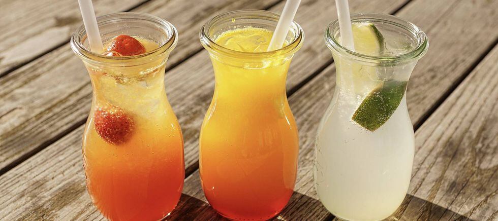 Jarras frescas de jugos y limonadas para combatir la ola de calor
