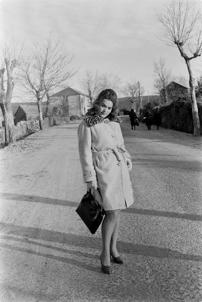 Una mujer posa para el fotógrafo gallego.