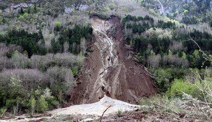 Vertido de arcilla en el Garona.