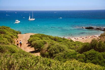 Camino a la cala En Tortuga, en el norte de Menorca.