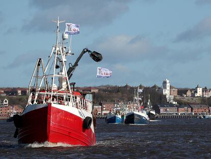 Barcos de pesca británicos forma la flotilla del Brexit, una manifestación marítima a favor de la salida del Reino Unido de la UE, en 2019.