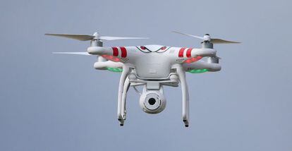 Un dron con cámara incorporada